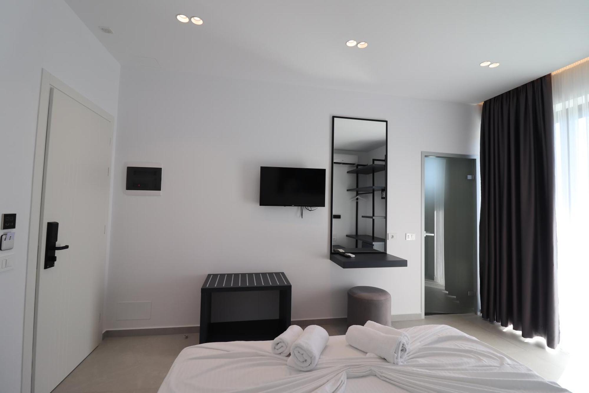 Adele Hotel Ксамил Екстериор снимка