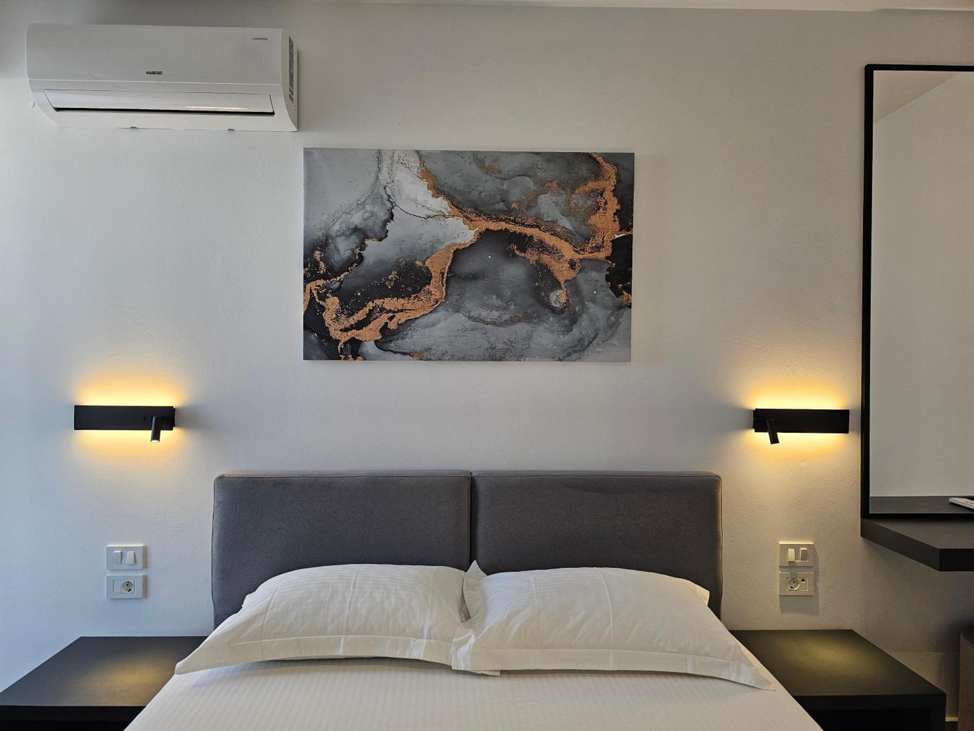 Adele Hotel Ксамил Екстериор снимка