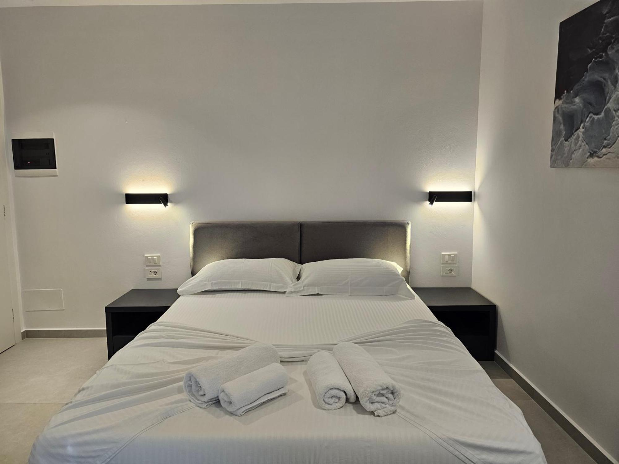 Adele Hotel Ксамил Екстериор снимка