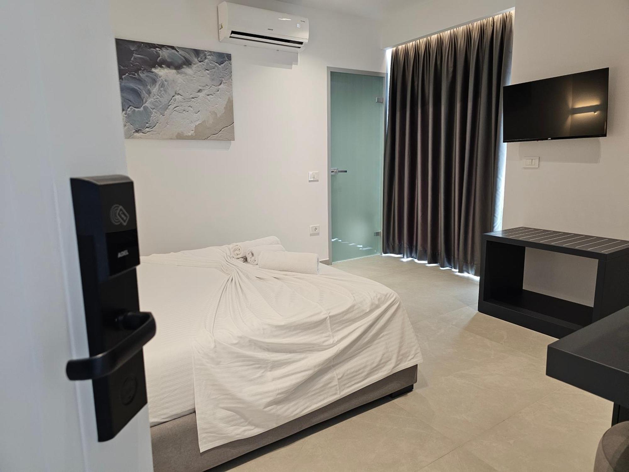 Adele Hotel Ксамил Екстериор снимка