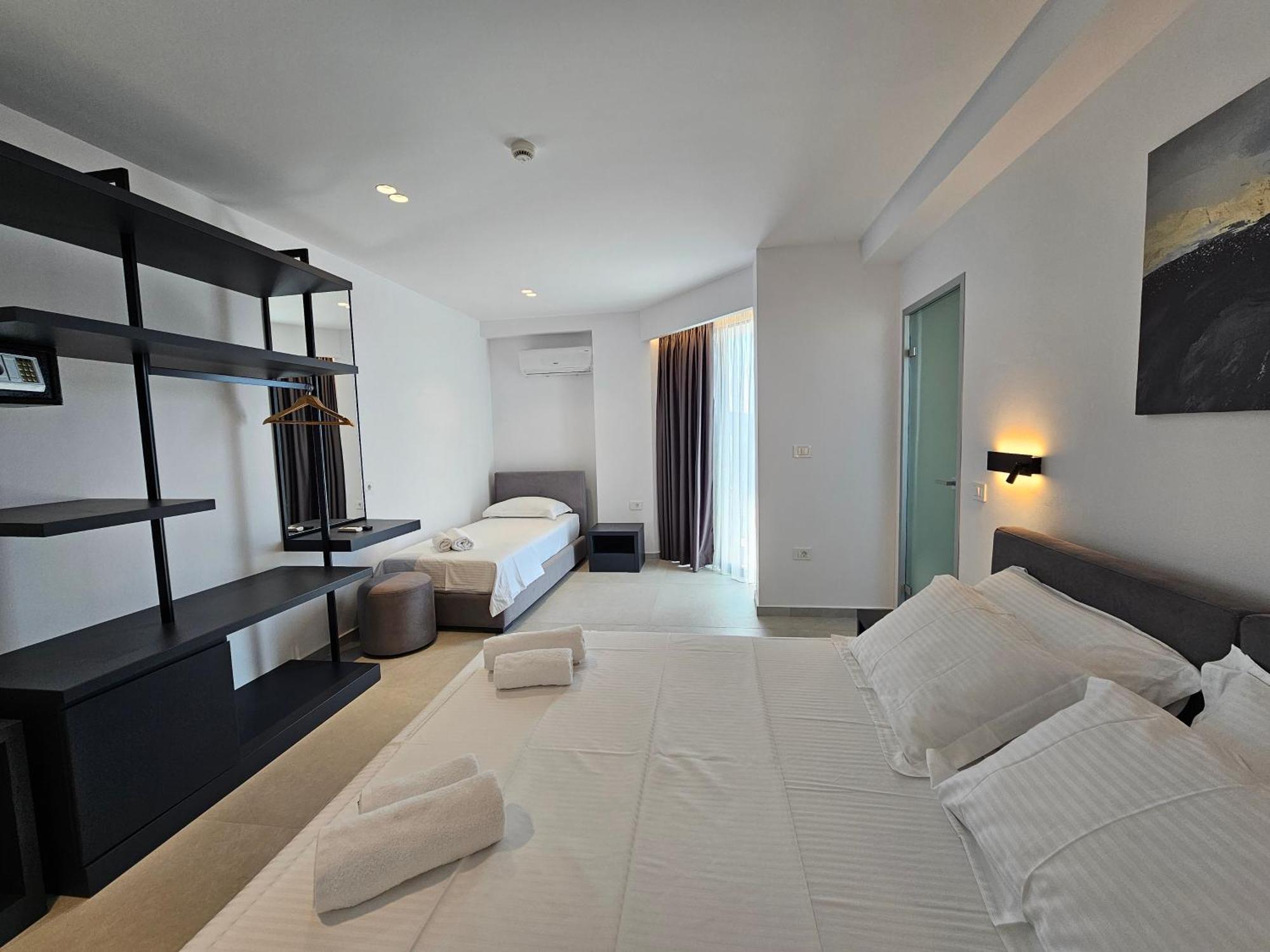 Adele Hotel Ксамил Екстериор снимка