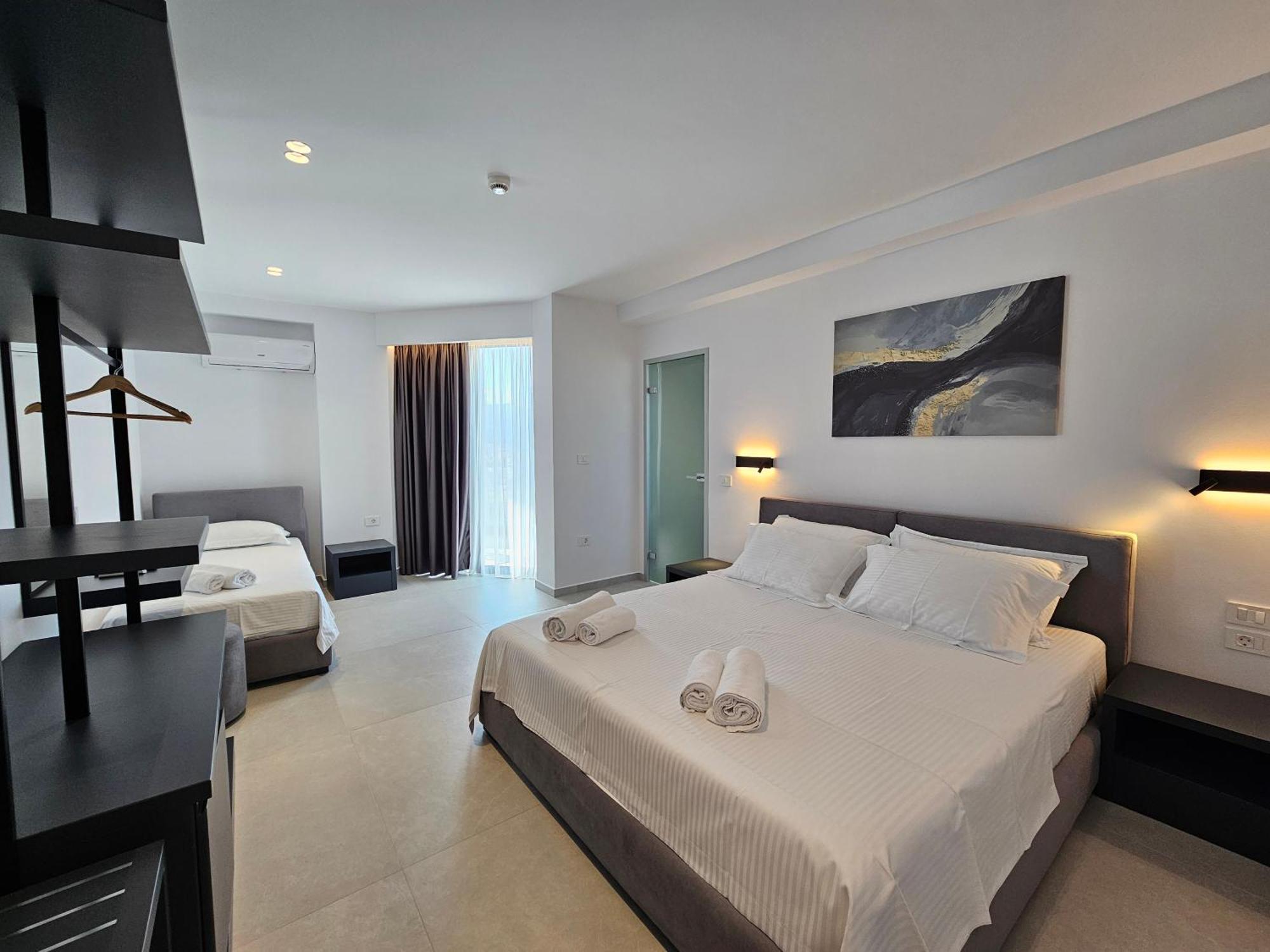 Adele Hotel Ксамил Екстериор снимка