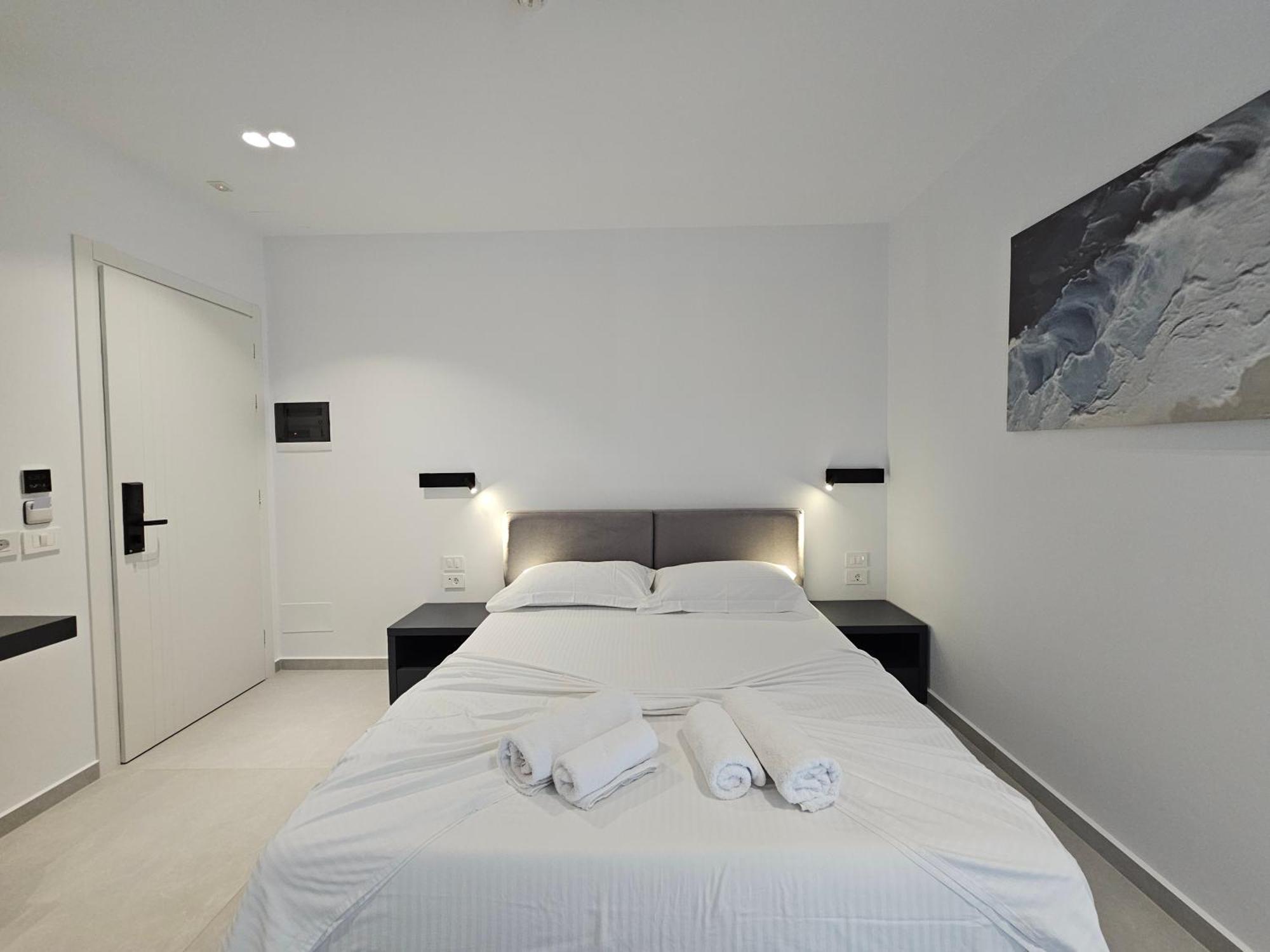 Adele Hotel Ксамил Екстериор снимка