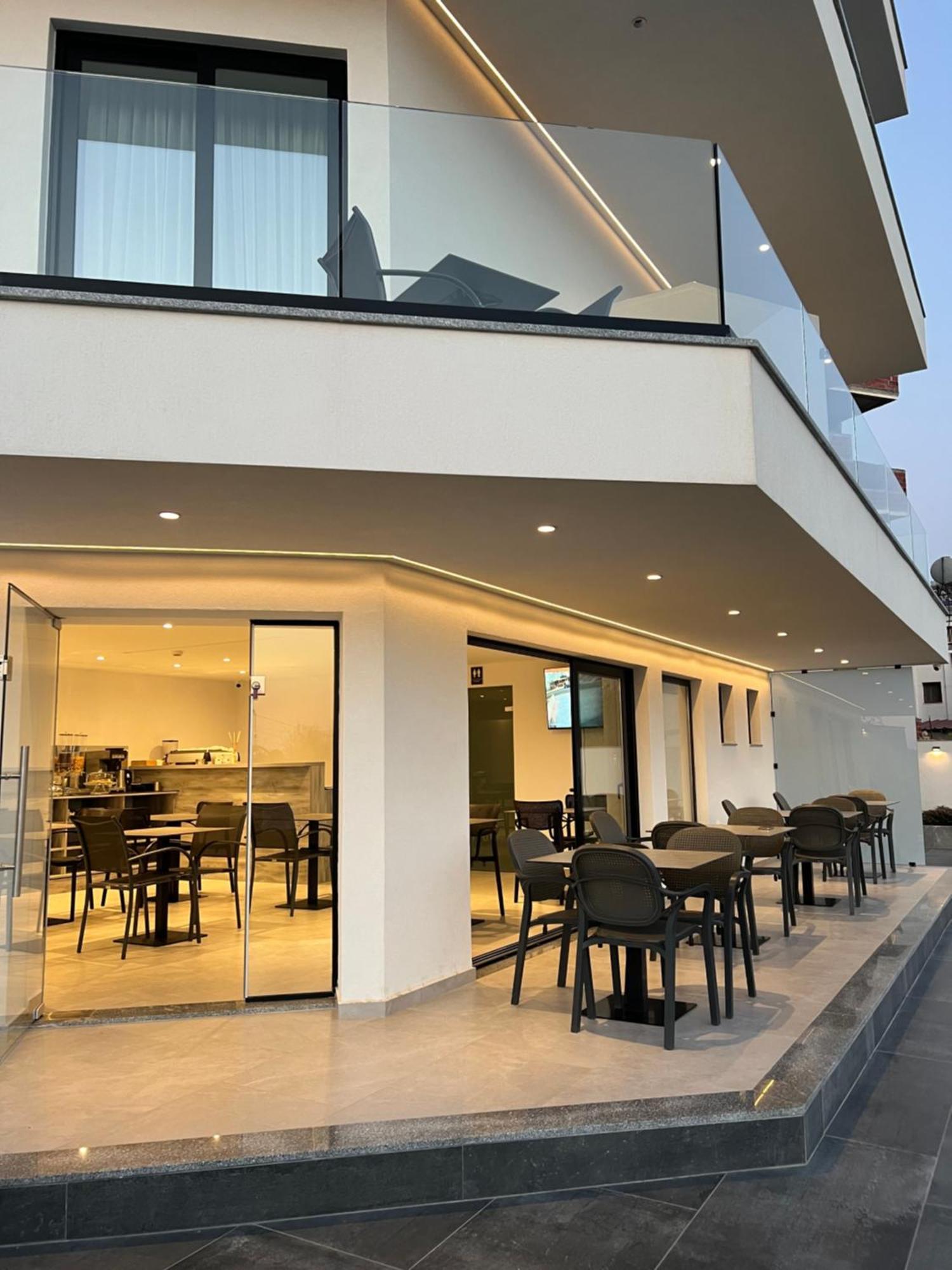 Adele Hotel Ксамил Екстериор снимка