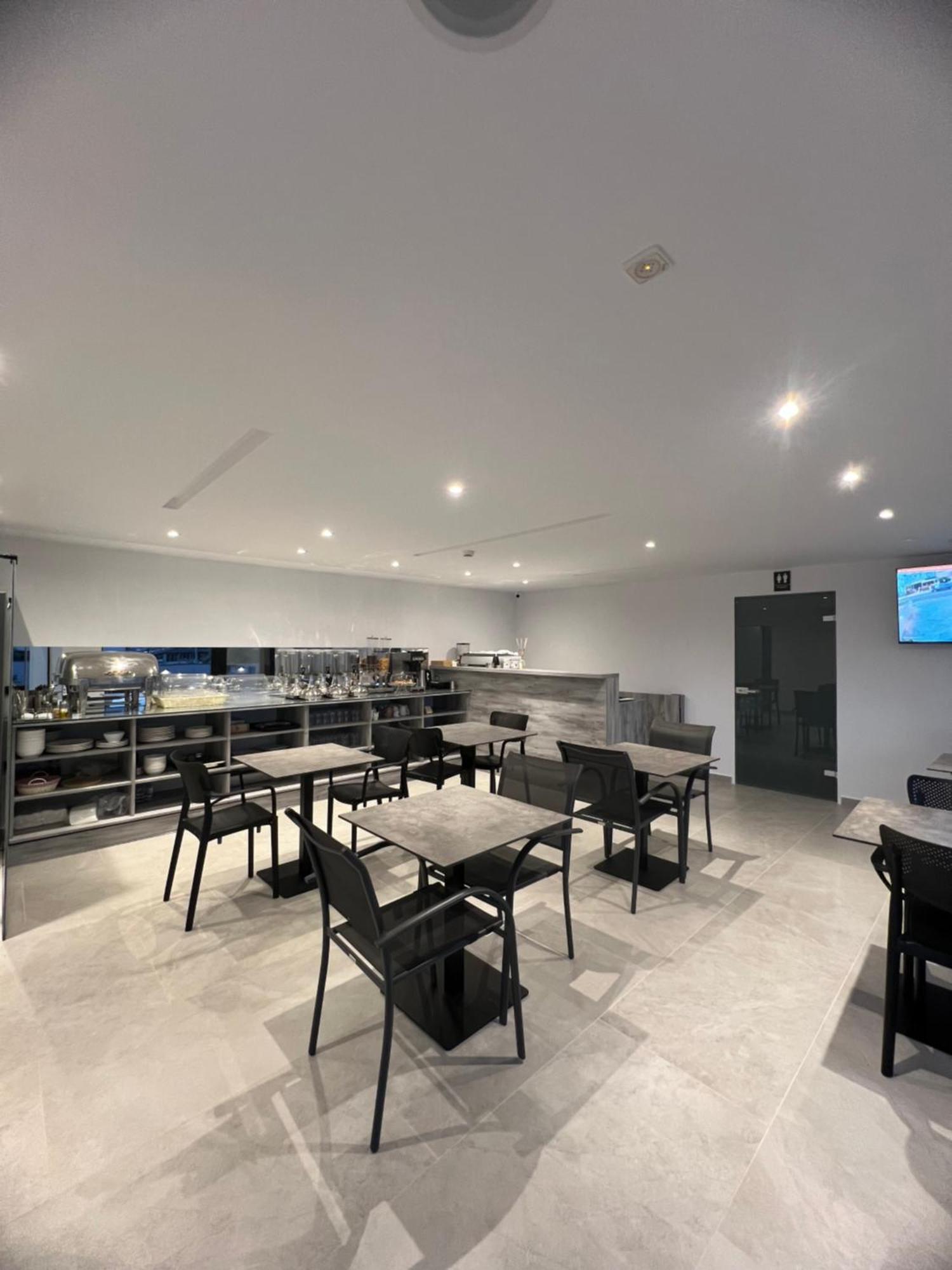 Adele Hotel Ксамил Екстериор снимка