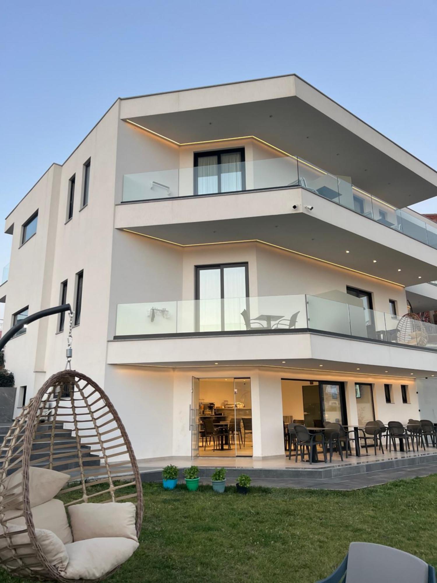 Adele Hotel Ксамил Екстериор снимка