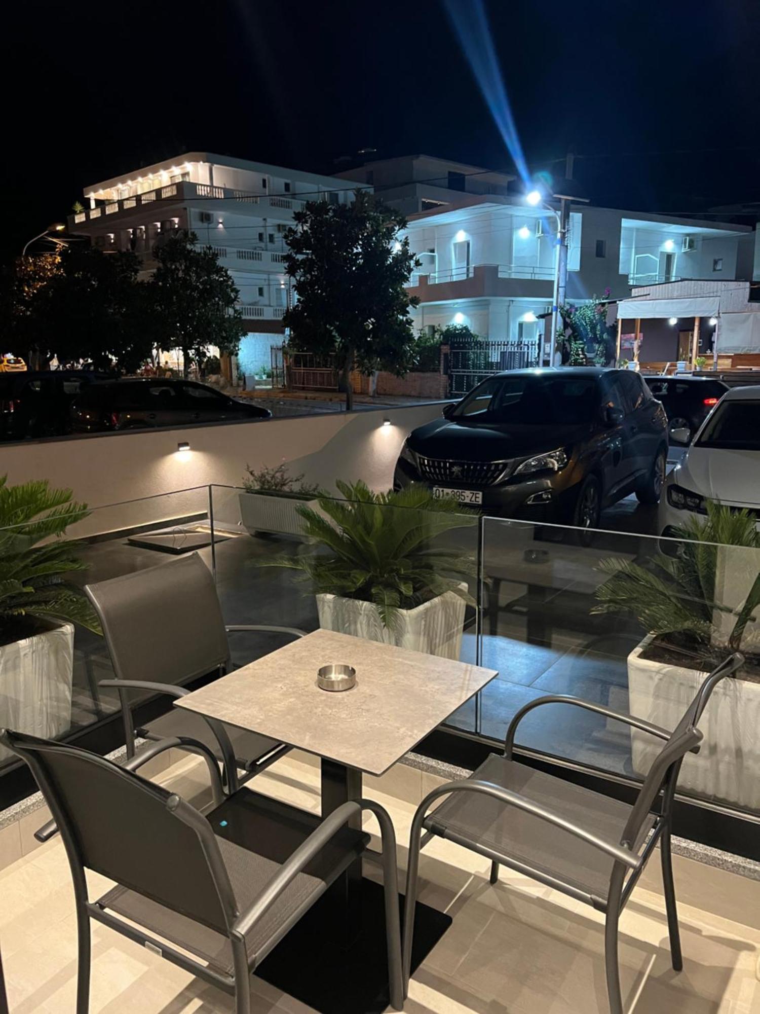 Adele Hotel Ксамил Екстериор снимка