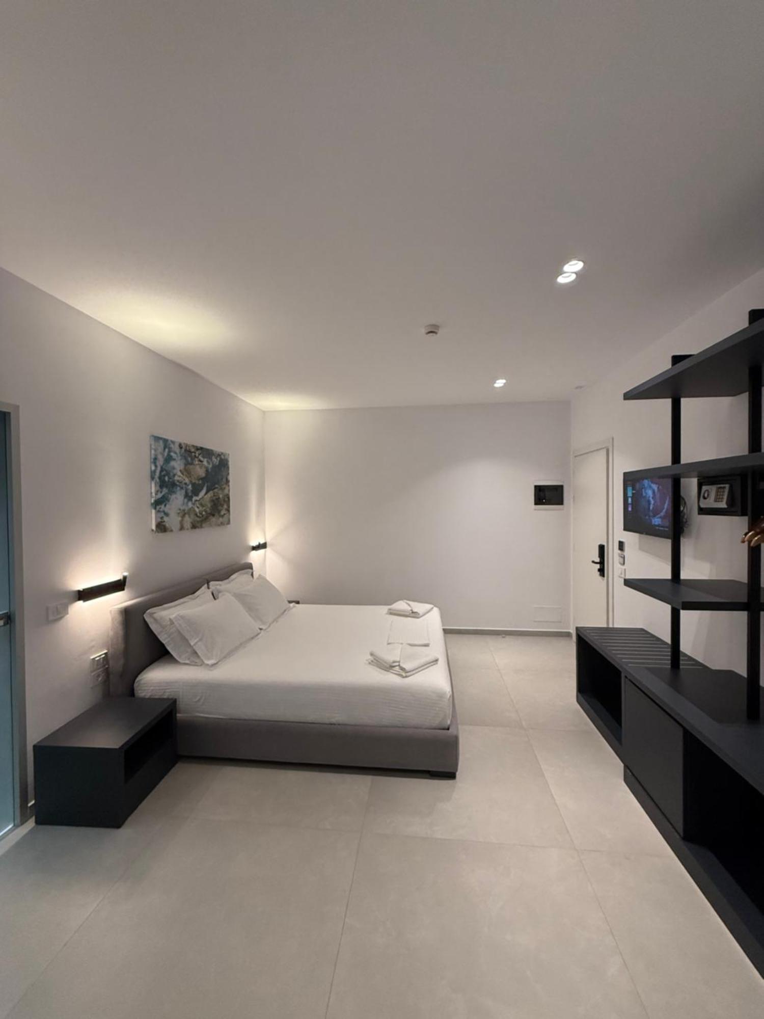 Adele Hotel Ксамил Екстериор снимка
