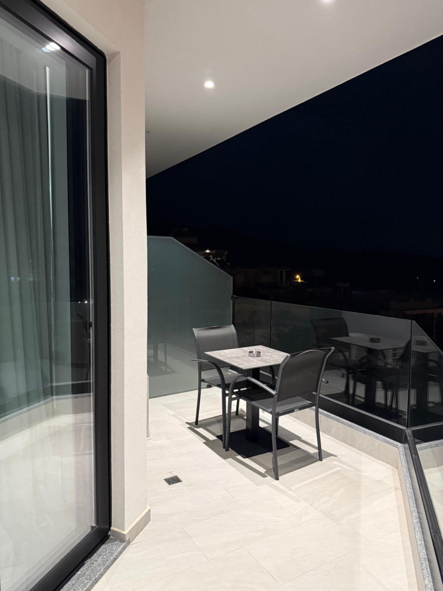Adele Hotel Ксамил Екстериор снимка